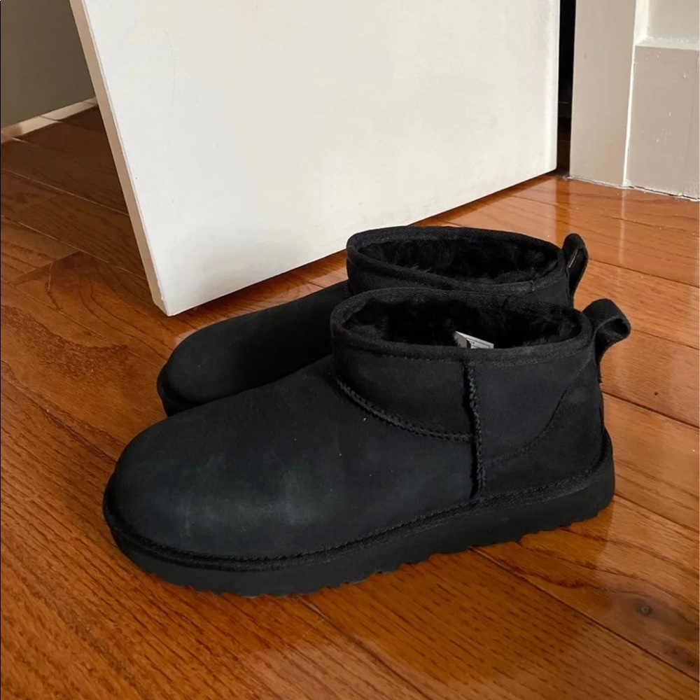 Ugg classic ultra mini womens boots black size 9 brand new